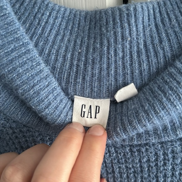 GAP Sweater - Picture 3 of 5